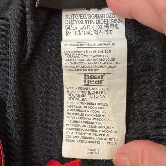 Under Armour Mens Shorts Size Xl loose Fit Red Black Pockets Heat Gear - Picture 4 of 11